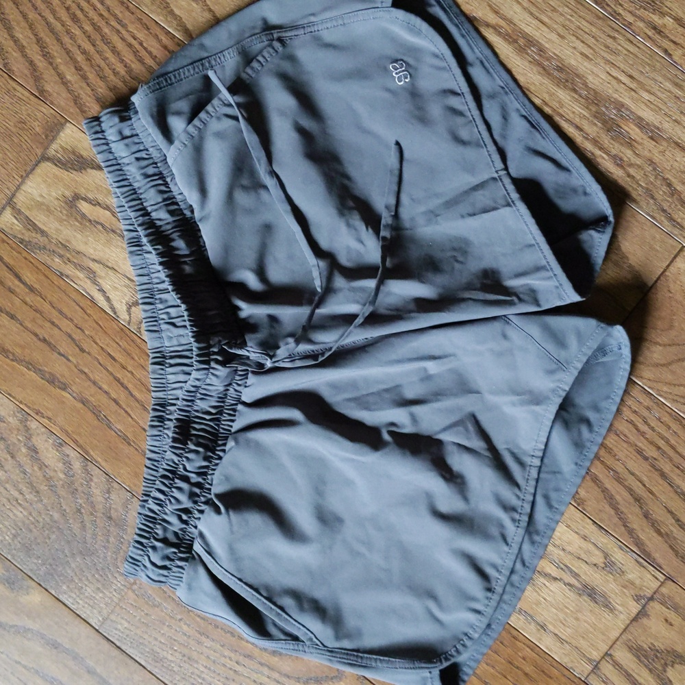 Albion gray shorts M